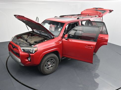 Used 2020 Toyota 4Runner TRD Off-Road Premium w/ Moonroof Package AWD/4WD image 26