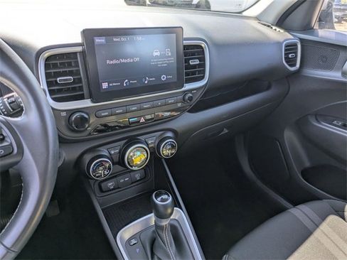 Used 2024 Hyundai Venue SEL image 20