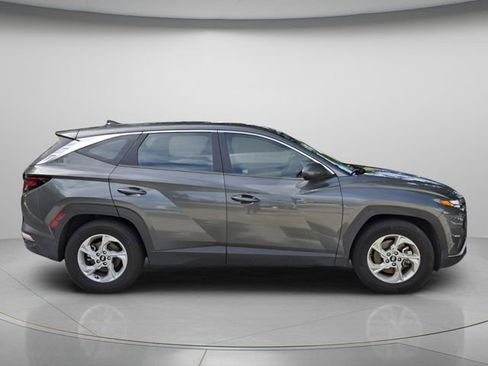 Used 2022 Hyundai Tucson SE image 3