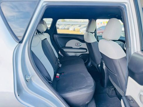 Used 2014 Kia Soul FWD image 13