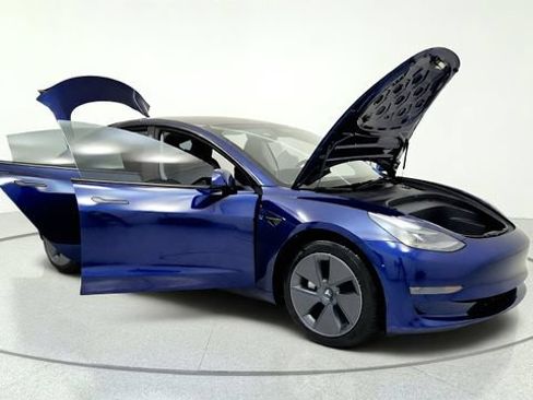 Used 2023 Tesla Model 3 Standard Range RWD image 11