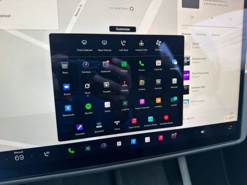 Used 2022 Tesla Model S image 18