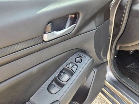 Used 2025 Nissan Altima 2.5 SV FWD image 14