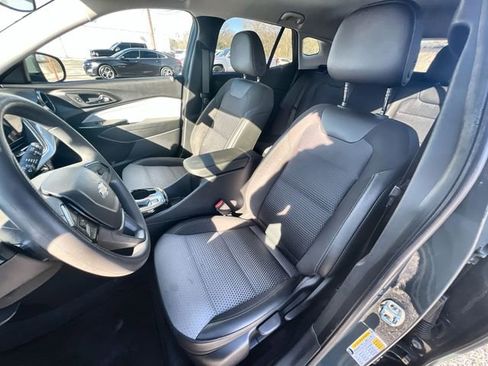 Certified 2025 Chevrolet Trax LT image 18