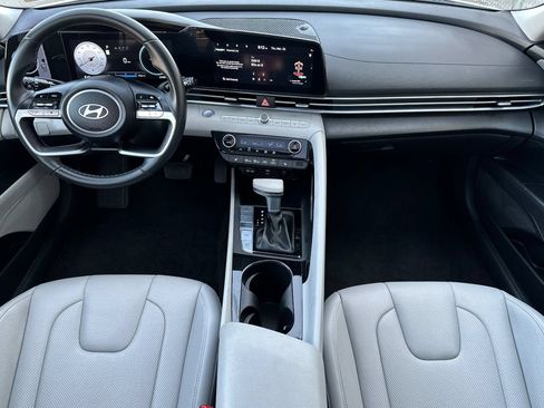 Used 2025 Hyundai Elantra Limited FWD image 17