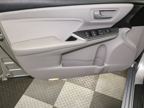 Used 2017 Toyota Camry XLE FWD image 35