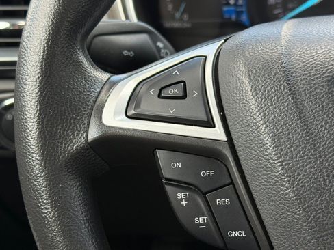 Used 2016 Ford Fusion SE FWD image 24
