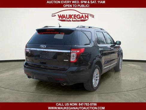 Used 2013 Ford Explorer XLT image 3