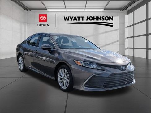 Used 2024 Toyota Camry LE FWD image 7