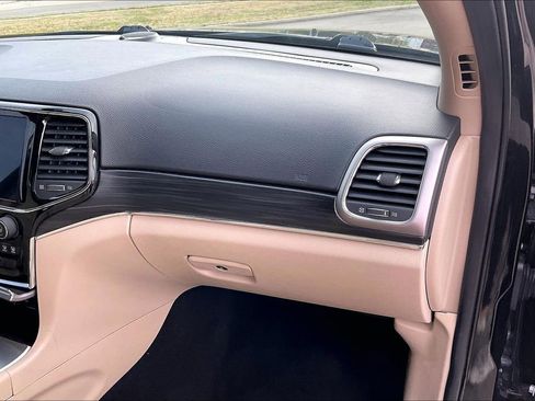 Used 2019 Jeep Grand Cherokee Limited w/ Luxury Group II image 16