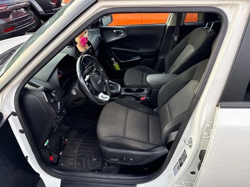 Used 2022 Kia Soul EX FWD image 5