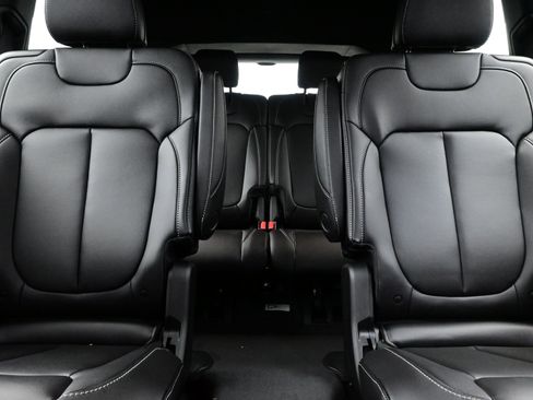 New 2026 Jeep Grand Cherokee L Limited image 10