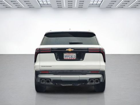 Used 2025 Chevrolet Traverse LT FWD image 5