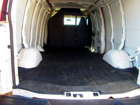 Used 2021 Chevrolet Express 2500 Extended w/ Driver Convenience Package image 4