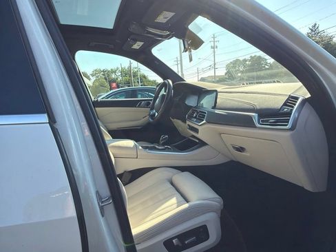 Used 2022 BMW X5 xDrive40i w/ Premium Package AWD/4WD image 1