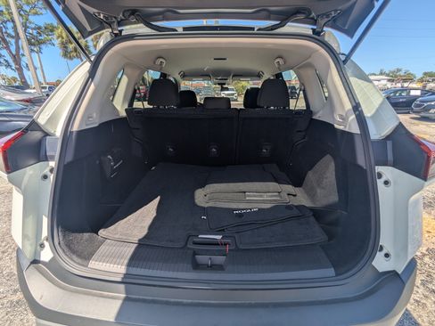 Used 2023 Nissan Rogue S AWD/4WD image 13