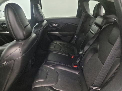 Used 2019 Jeep Cherokee Limited image 18