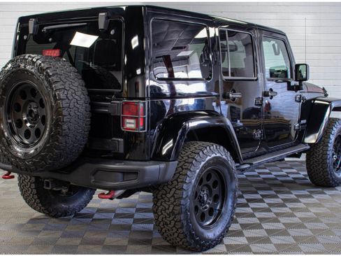 Used 2017 Jeep Wrangler Unlimited Rubicon AWD/4WD image 3