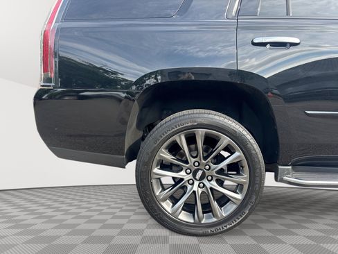 Used 2019 Cadillac Escalade Luxury w/ Escalade Sport Edition AWD/4WD image 30
