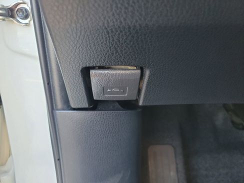 Used 2018 Toyota RAV4 LE image 31