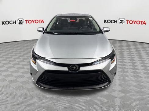 Used 2025 Toyota Corolla LE w/ LE Premium Package FWD image 2