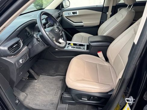Used 2022 Ford Explorer Limited w/ Equipment Group 301A AWD/4WD image 30