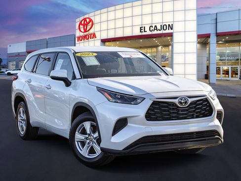 Certified 2023 Toyota Highlander L image 1