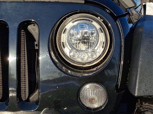 Used 2017 Jeep Wrangler Unlimited Rubicon w/ Dual Top Group image 8