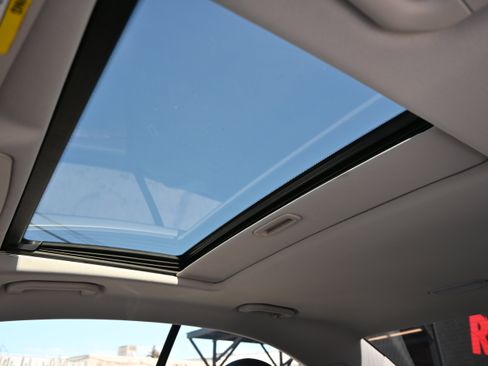 Used 2009 Mercedes-Benz CLK 550 Coupe image 39