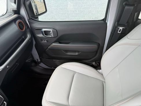 Used 2023 Jeep Gladiator Mojave w/ LED Lighting Group AWD/4WD image 25