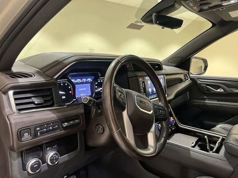 Used 2021 GMC Yukon XL Denali w/ Denali Premium Package RWD image 9