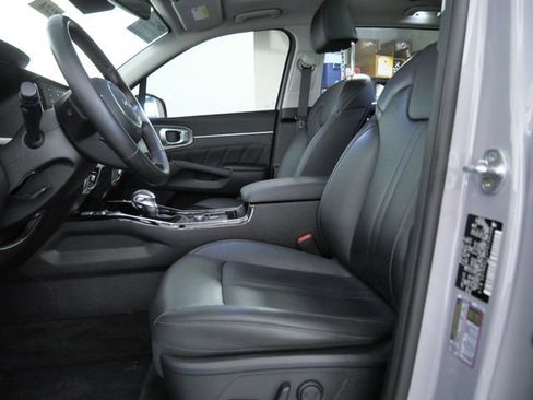 Used 2023 Kia Sorento SX AWD/4WD image 17
