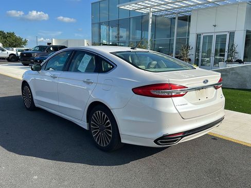 Used 2017 Ford Fusion SE w/ Fusion SE Technology Package FWD image 7