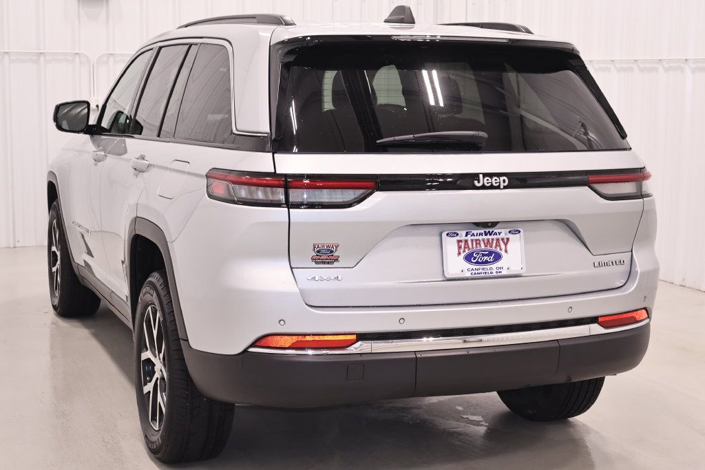 Used 2024 Jeep Grand Cherokee Limited AWD/4WD image 7