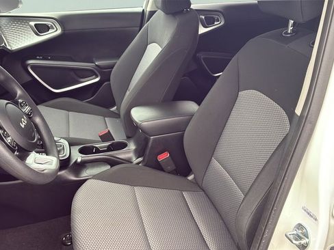 Used 2024 Kia Soul LX w/ Option Group 015 image 17