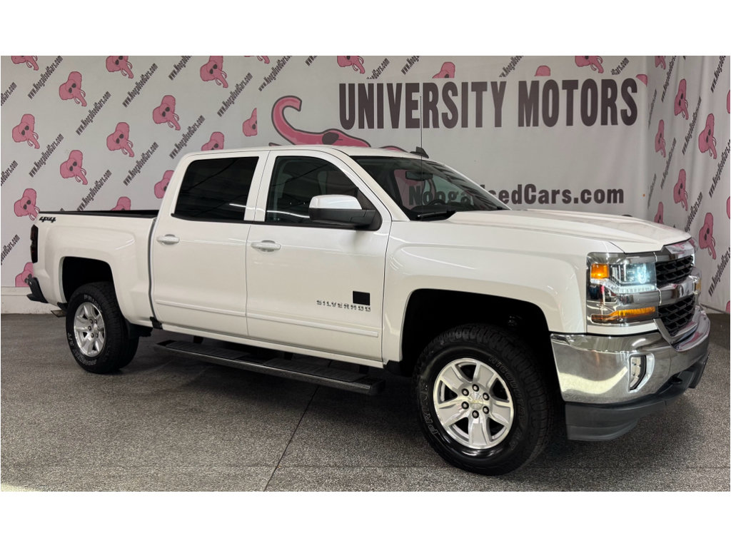 Used 2018 Chevrolet Silverado 1500 LT w/ LT Convenience Package AWD/4WD image 3