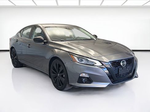 Used 2022 Nissan Altima 2.5 SR w/ Midnight Edition Package image 3