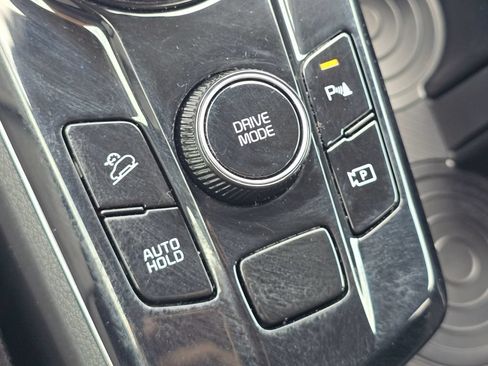 Used 2025 Kia Sportage LX FWD image 7