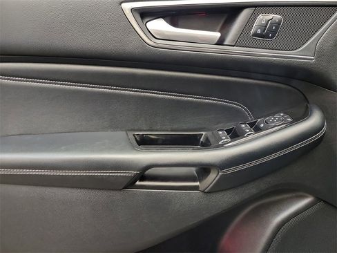 Used 2017 Ford Edge Titanium image 10