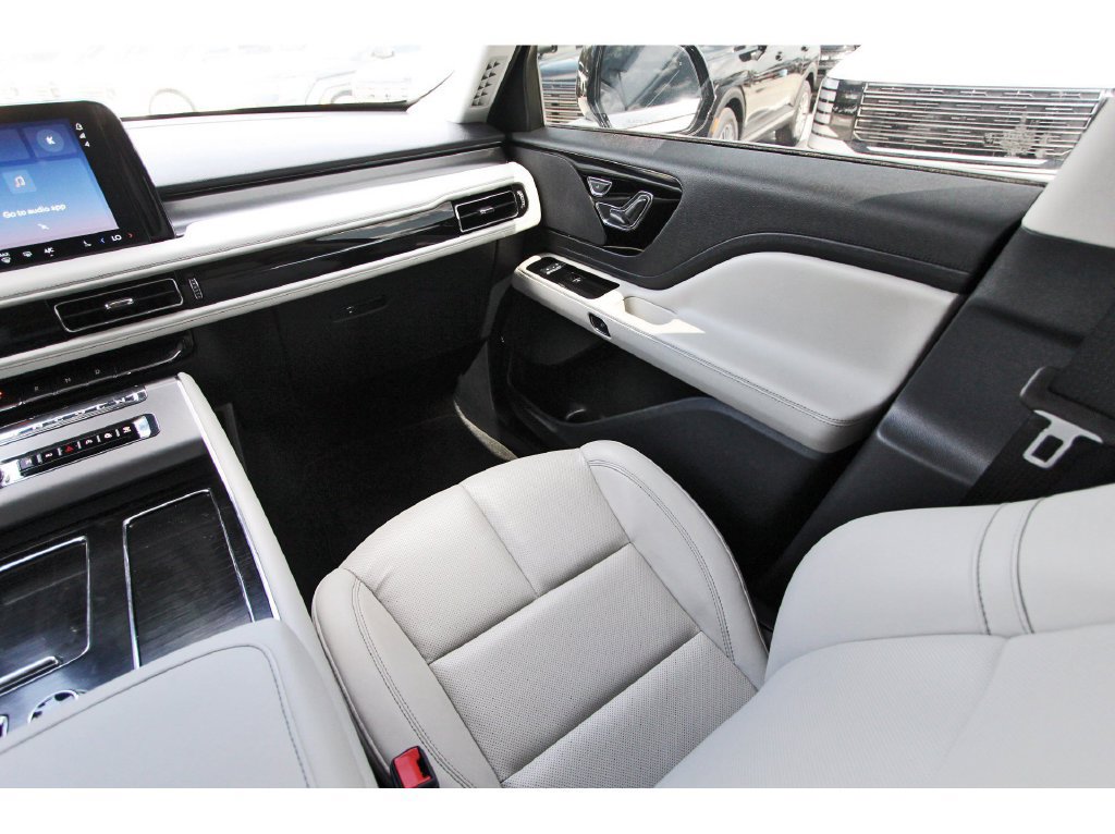 Used 2025 Lincoln Aviator 2WD image 14