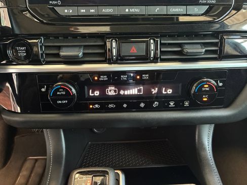 Used 2025 Nissan Pathfinder SV FWD image 26