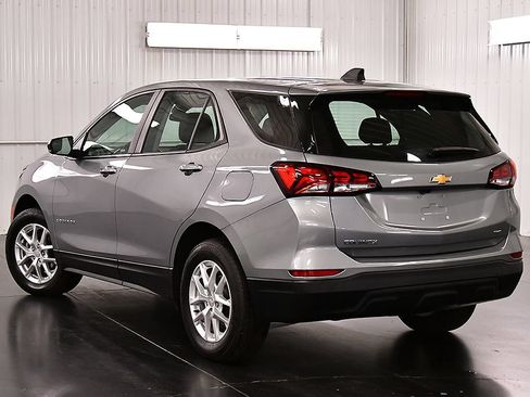Used 2024 Chevrolet Equinox LS AWD/4WD image 5