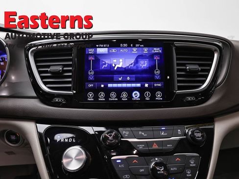 Used 2017 Chrysler Pacifica Touring-L Plus w/ Advanced Safetytec Group FWD image 12