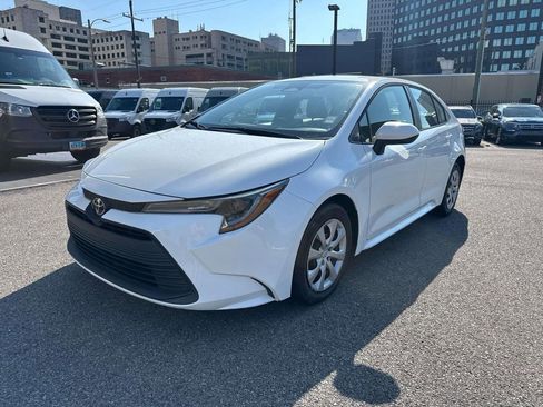 Used 2023 Toyota Corolla LE image 3
