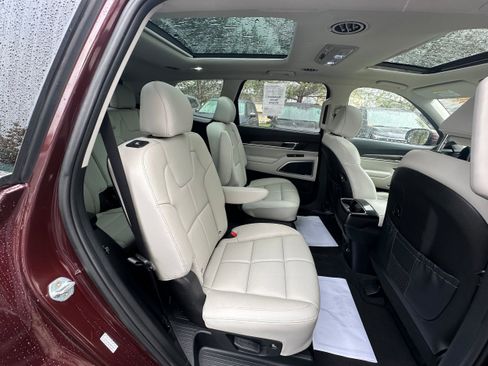 Used 2022 Kia Telluride SX w/ Nightfall Edition Package image 16