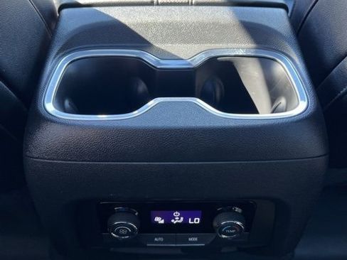 Used 2025 Chevrolet Traverse RS image 27