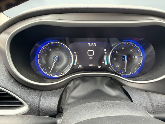Used 2024 Chrysler Pacifica Touring-L FWD image 13