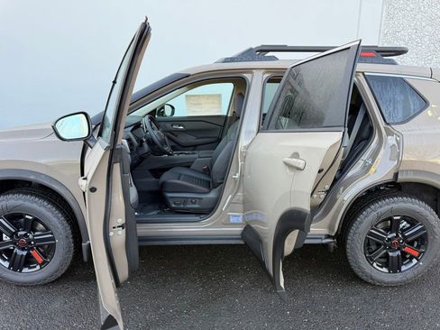 Used 2026 Nissan Rogue SV image 19