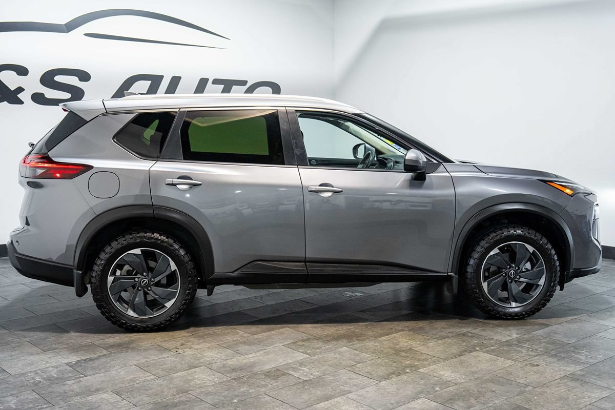 Used 2024 Nissan Rogue SV w/ SV Premium Package FWD image 8