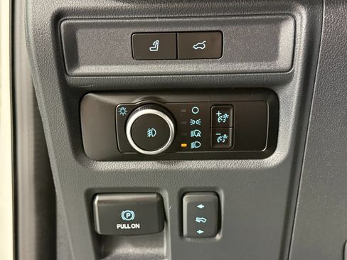Used 2023 Ford Expedition Limited AWD/4WD image 23